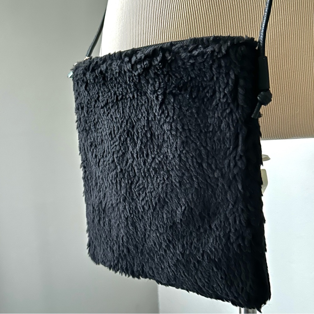 🌸NWT Cute Cozy Small Black Sherpa Crossbody - Picture 2 of 4